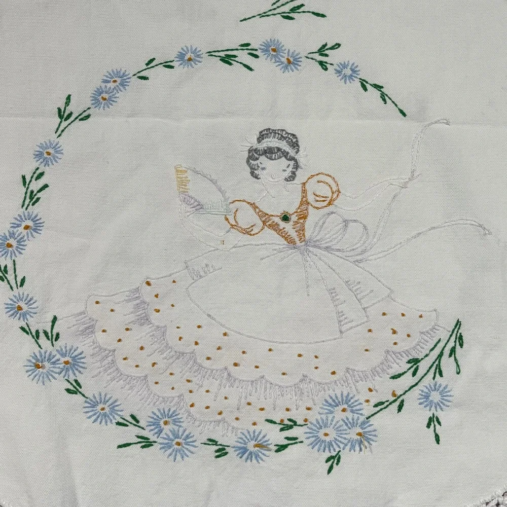 Vintage Embroidered Table Runner Vintage Southern Belle Floral Daisy